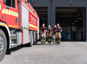 pelastuslaitoksen miehiä