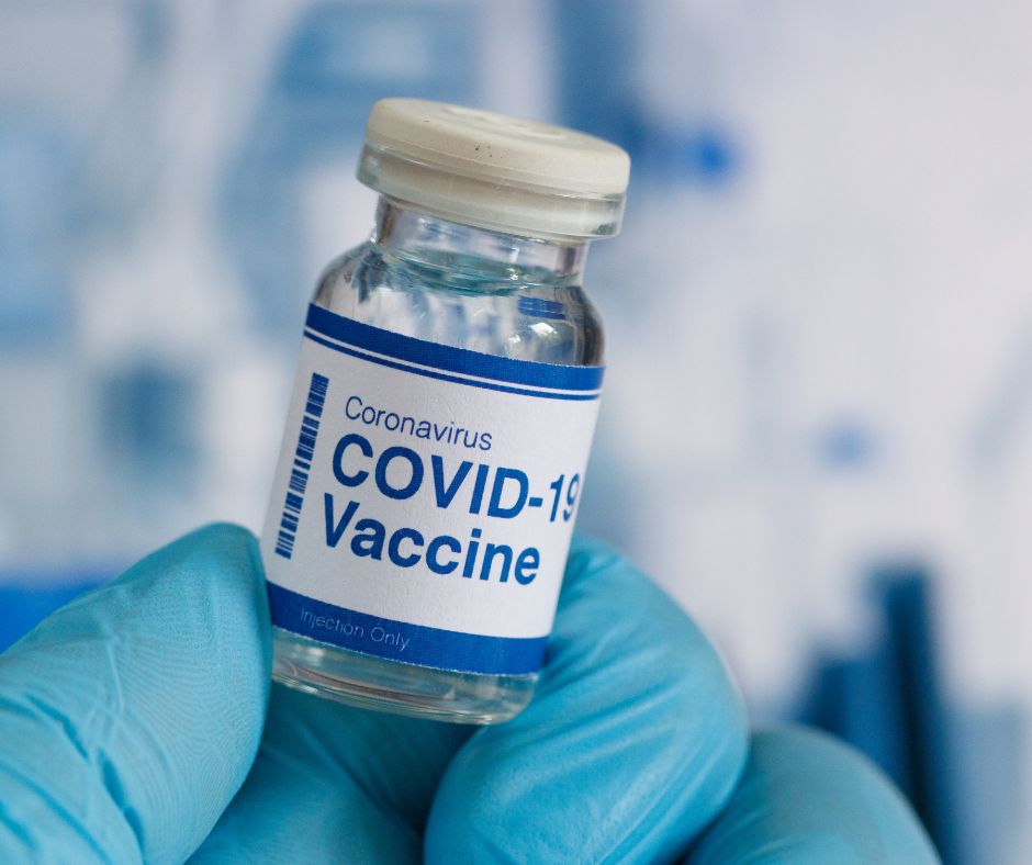 Lähikuva koronarokoteainetta sisältävästä pullosta.