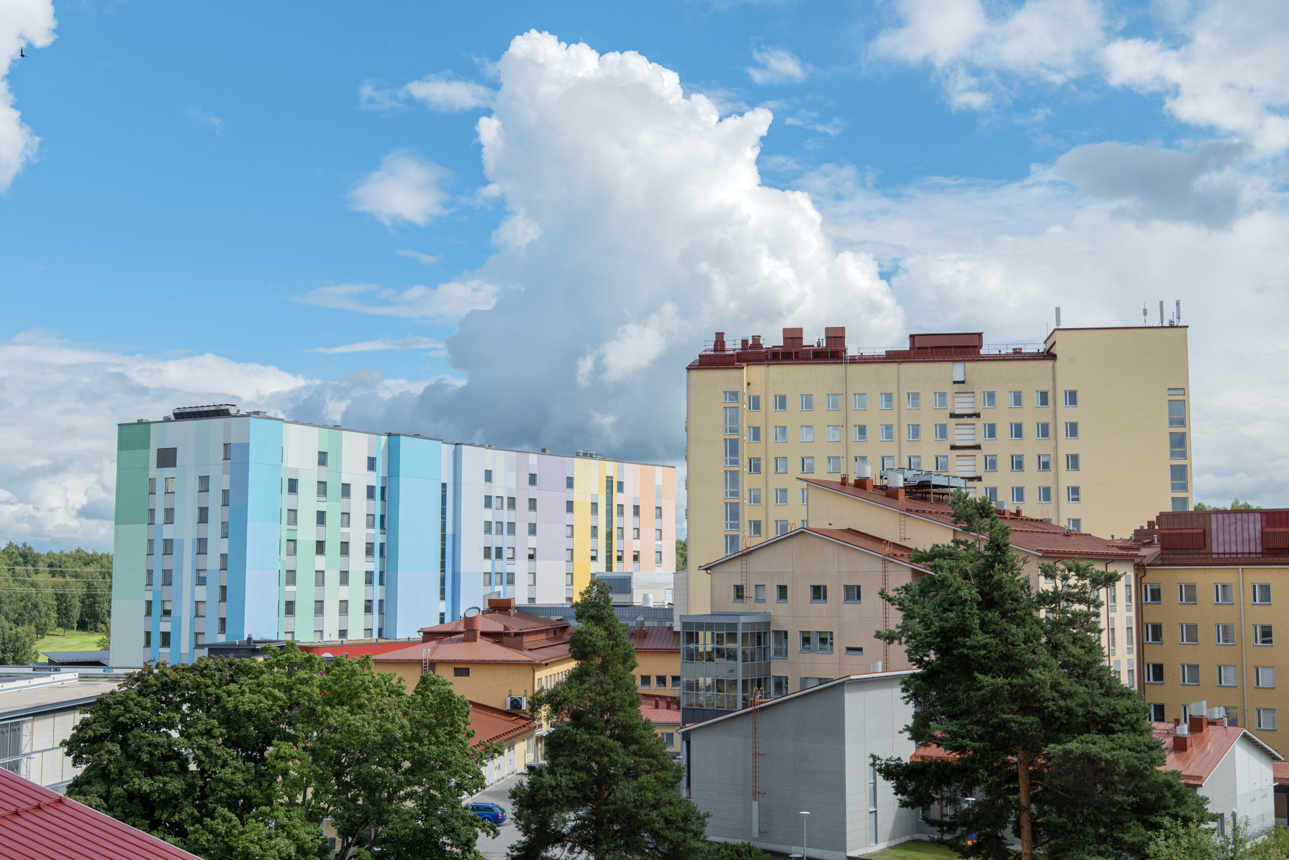 Etelä-Karjalan keskussairaala kuvattuna kesällä.